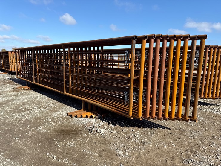 #22673-•-(9)-cattle-panels-&-(1)-gate-image-3