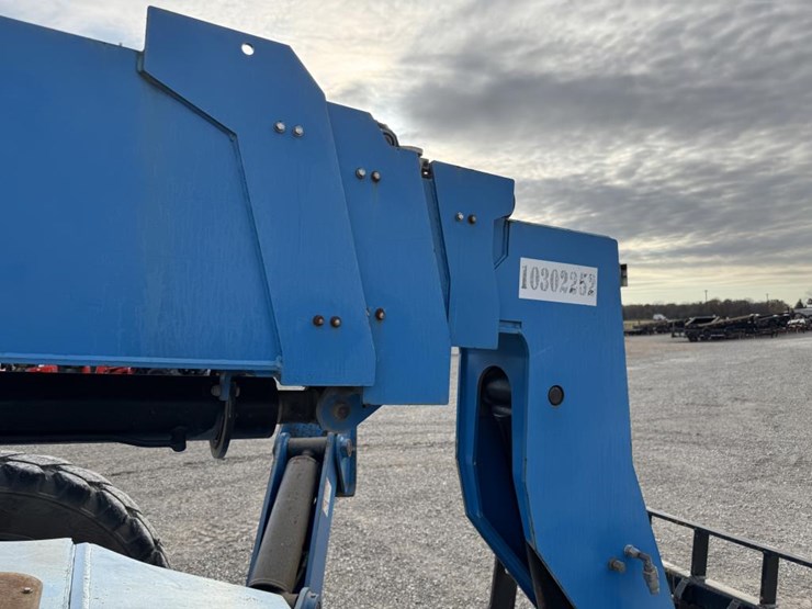#1460-•-2014-genie-1056-telehandler-image-22