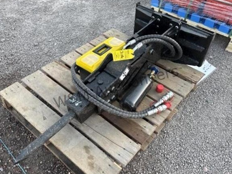 2025-giyi-p45-breaker-hammer-for-stand-up-skid-image-2