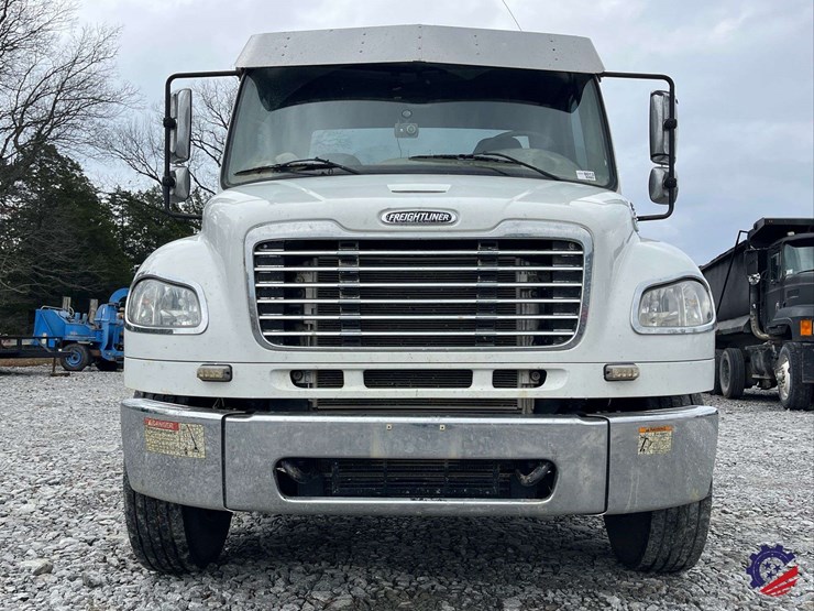 2013-freightliner-m2-s/a-cab-&-chassis-image-14
