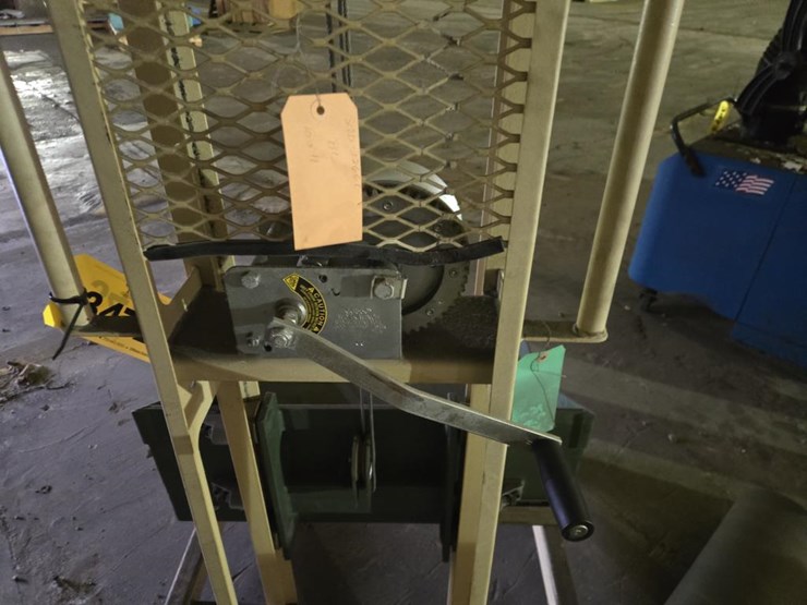 #3472-•-beech-sqd3266l-manual-breaker-lift-truck-image-5