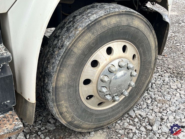 2013-freightliner-m2-s/a-cab-&-chassis-image-10