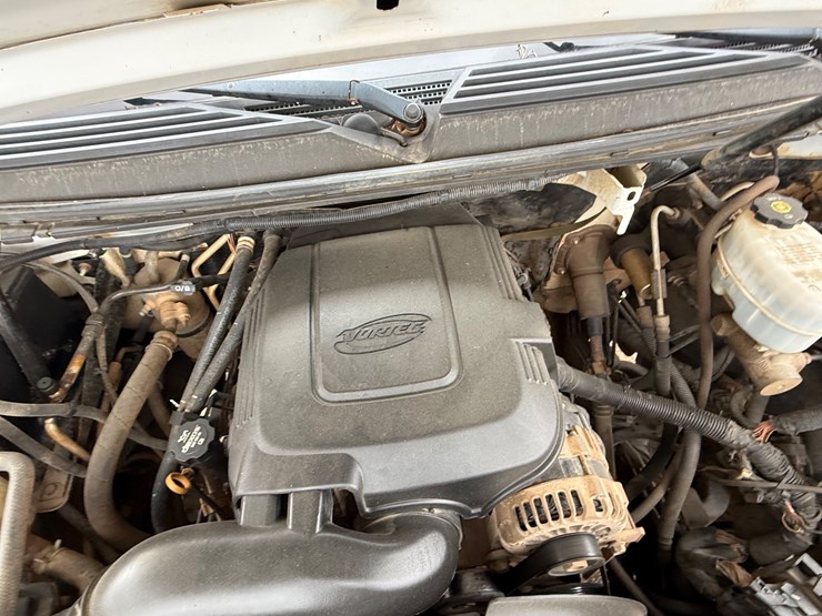 2012-chevrolet-suburban-image-47