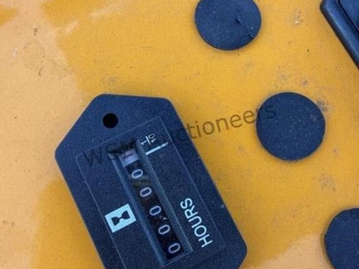 2025-miva-15-mini-excavator-image-9