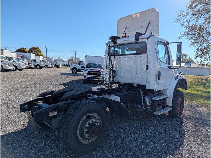 2016-freightliner-m2-day-cab-image-5