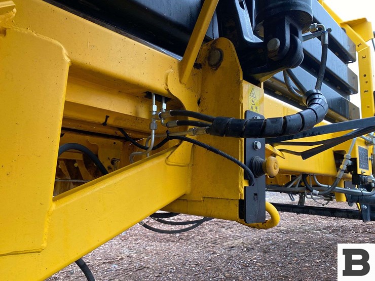 new-holland-340-image-32