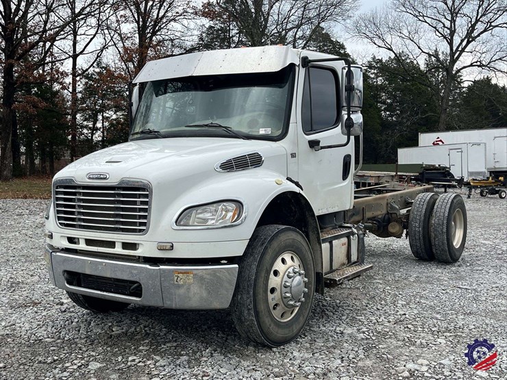 2013-freightliner-m2-s/a-cab-&-chassis-image-12