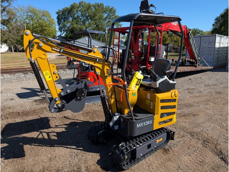 cfg-mx12rx-mini-excavator-w/-mechanical-thumb-image-1