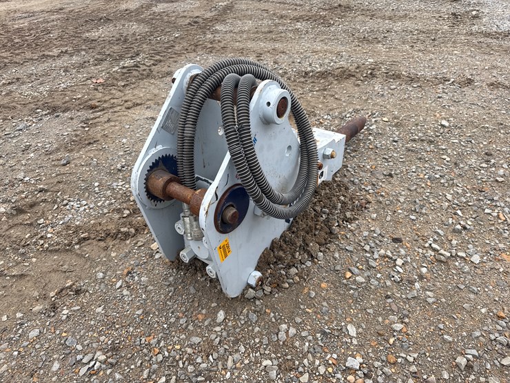 #22614-•-switch-hitch-f9tlb-backhoe/trackhoe-hammer-f988791-image-1