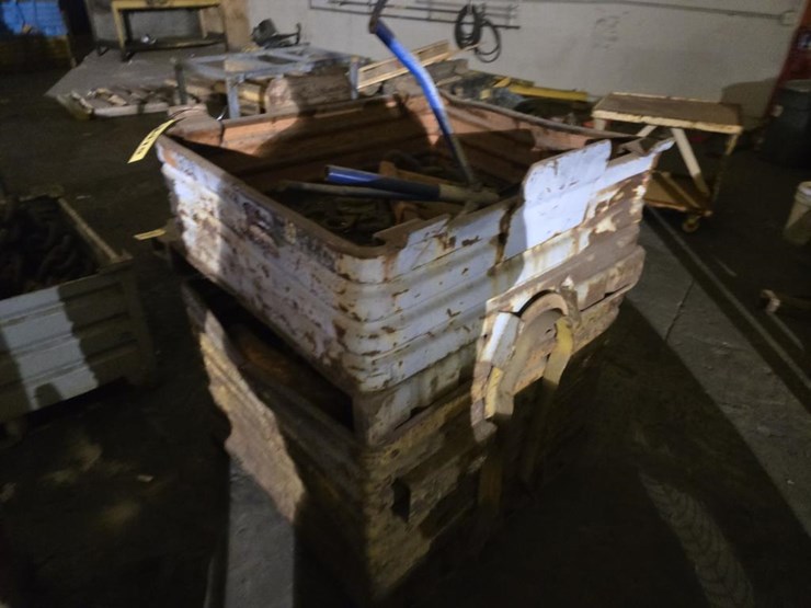 #3415-•-(2)-steel-crates-w/-heavy-duty-chains-and-more-image-4