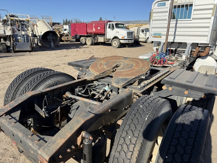 #1955-•-2008-international-eagle-day-cab-truck-tractor-image-37