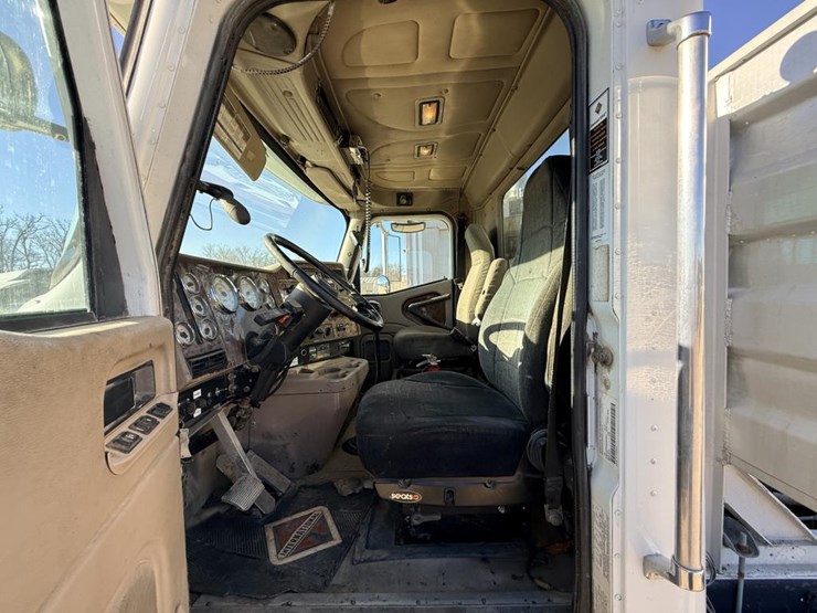 #1974-•-2008-international-eagle-day-cab-truck-tractor-image-30