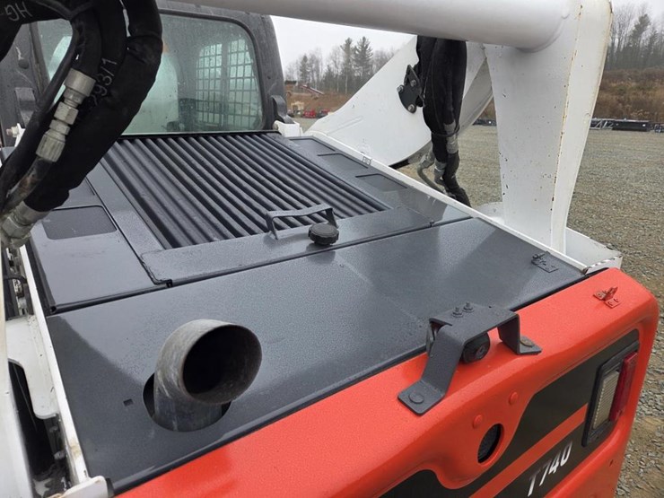 2020-bobcat-t740-image-24
