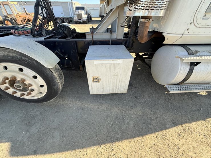 #1965-•-2008-international-eagle-day-cab-truck-tractor-image-22