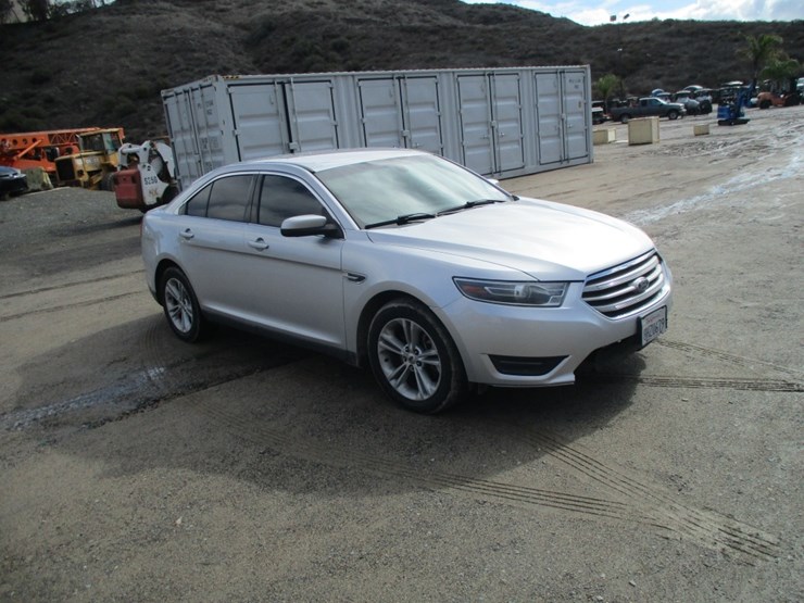 2019-ford-taurus-sel-sedan,-image-2