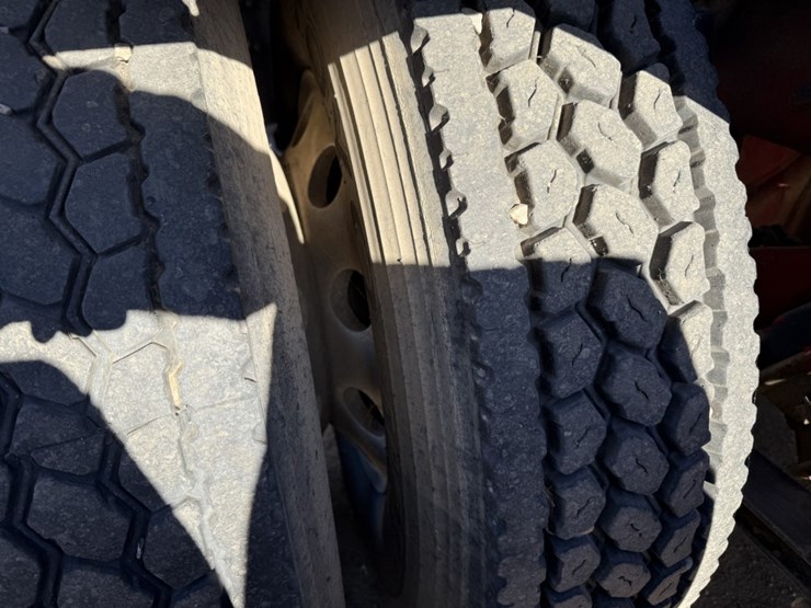 #1952-•-2008-international-eagle-day-cab-truck-tractor-image-71