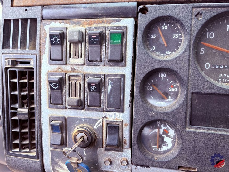 1998-freightliner-fl70-image-78