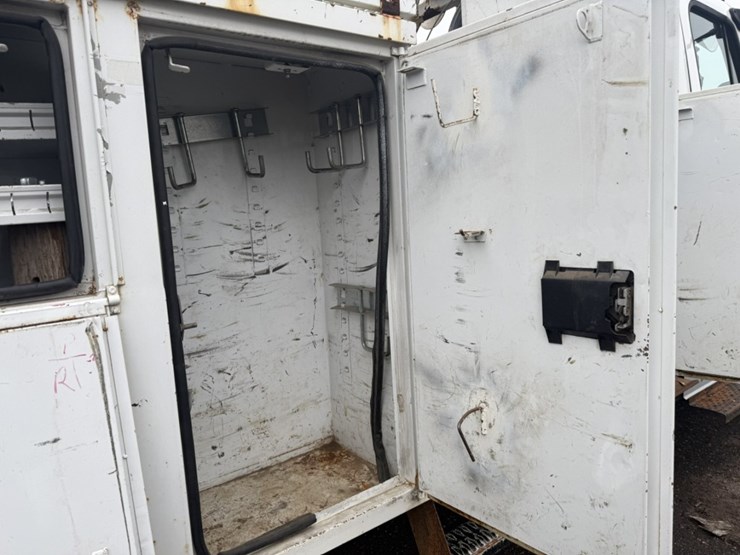 #2000-•-2014-freightliner-altec-digger-derrick-image-49