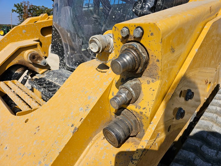 2023-caterpillar-299d3-image-84