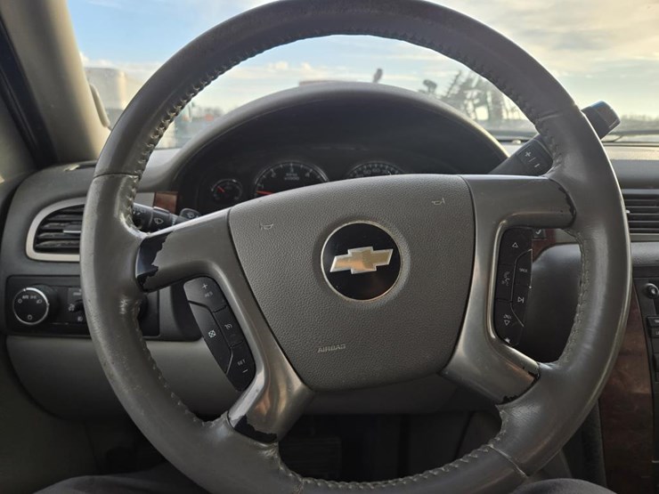 2009-chevrolet-tahoe-ltz-image-25