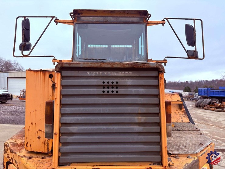 1995-volvo-a30-image-60