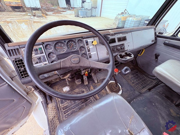 1998-freightliner-fl70-image-80