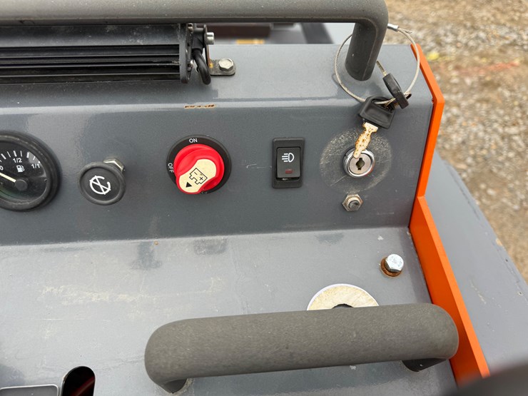 #99-•-2024-hurricane-hrc700-stand-on-skid-steer-loader-zj2024070171-inv#33623-image-9