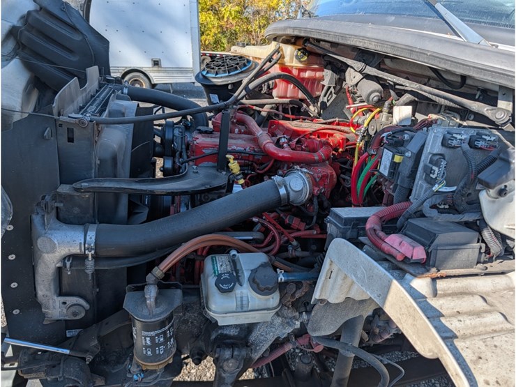 2016-freightliner-m2-day-cab-image-15