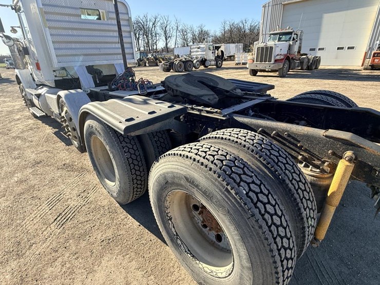 #1972-•-2008-international-eagle-day-cab-truck-tractor-image-17