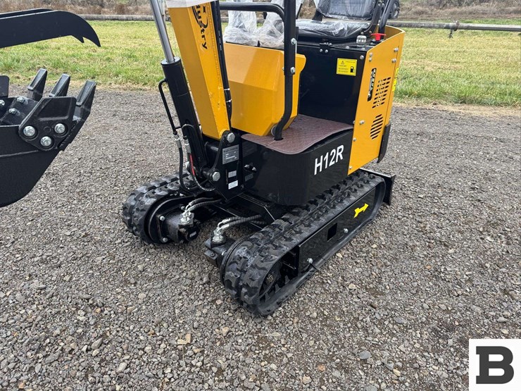 2025-cfg-industrial-h12r-mini-excavator-image-14