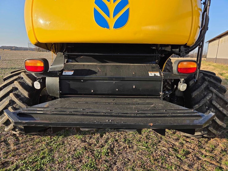 2010-new-holland-cr9065-image-32