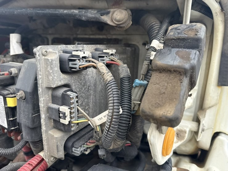 #2000-•-2014-freightliner-altec-digger-derrick-image-26