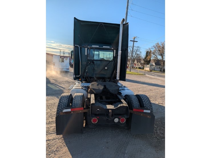 2013-mack-cxu612-day-cab-image-8