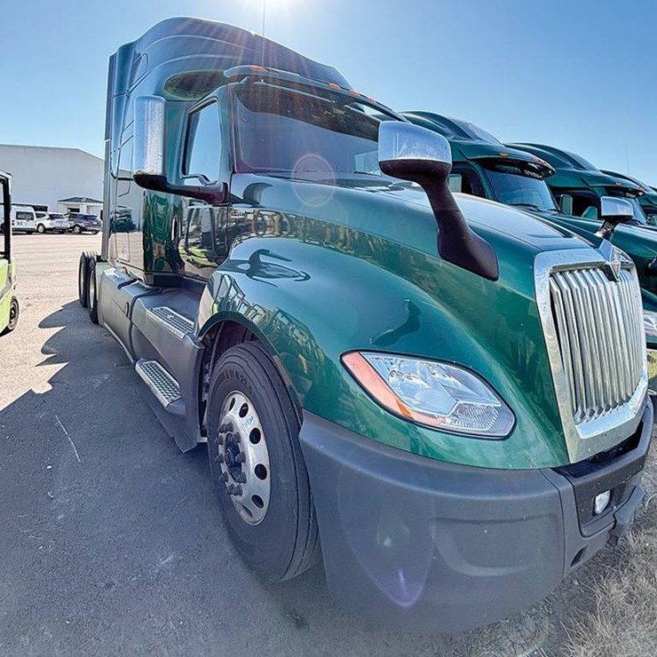 2021 INTERNATIONAL LT