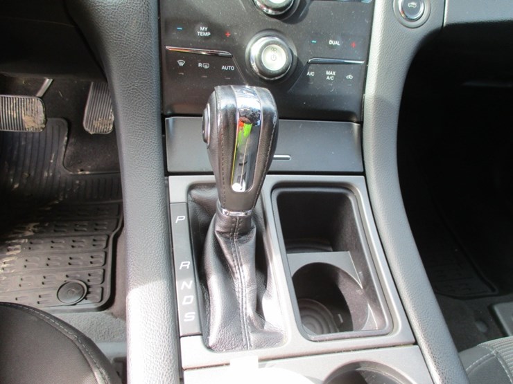 2019-ford-taurus-sel-sedan,-image-10