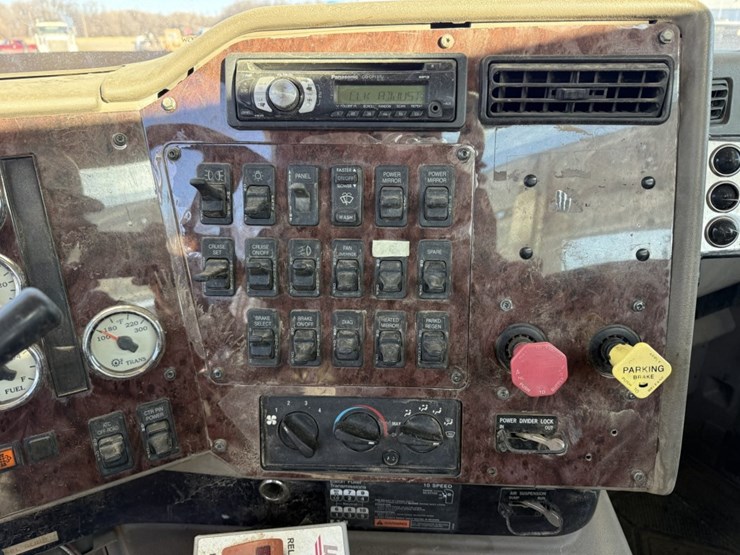 #1952-•-2008-international-eagle-day-cab-truck-tractor-image-45