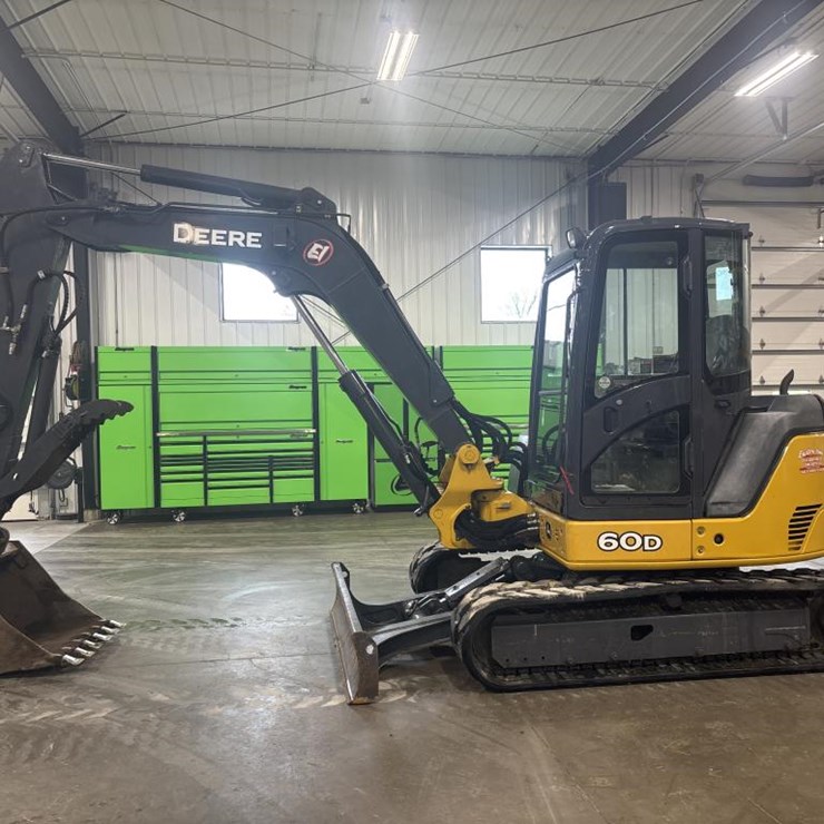 DEERE 60D