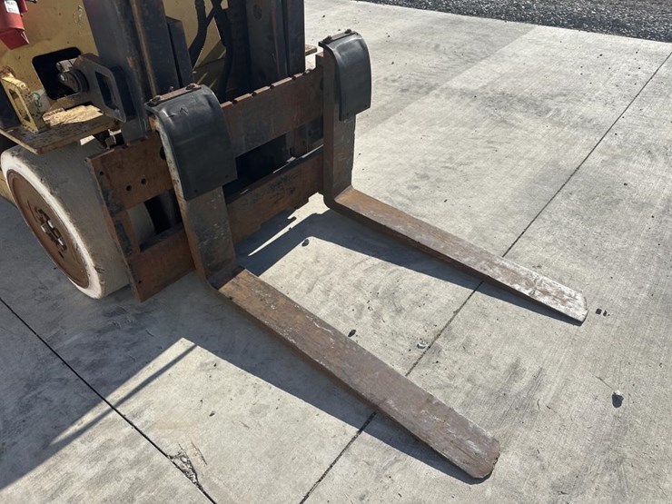 caterpillar-t80d-image-19