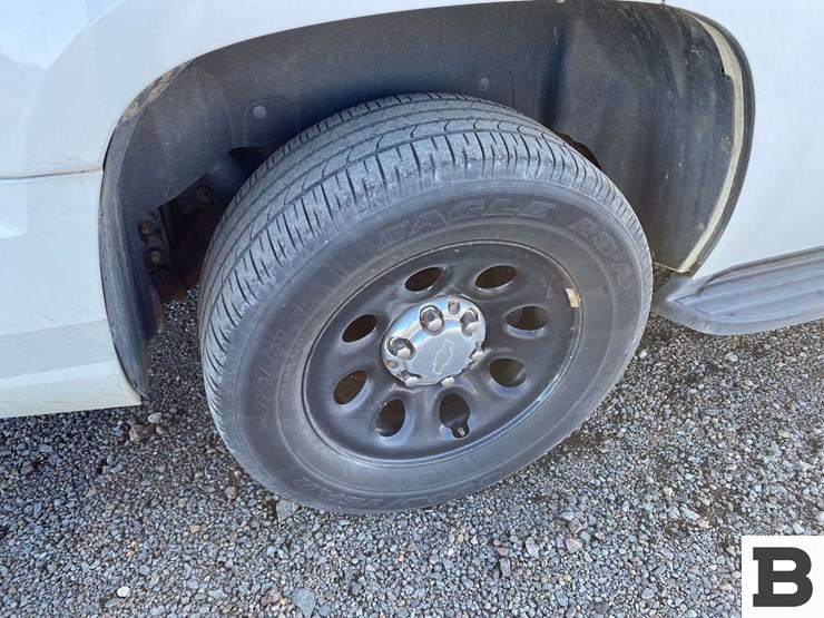 2012-chevrolet-tahoe-image-16