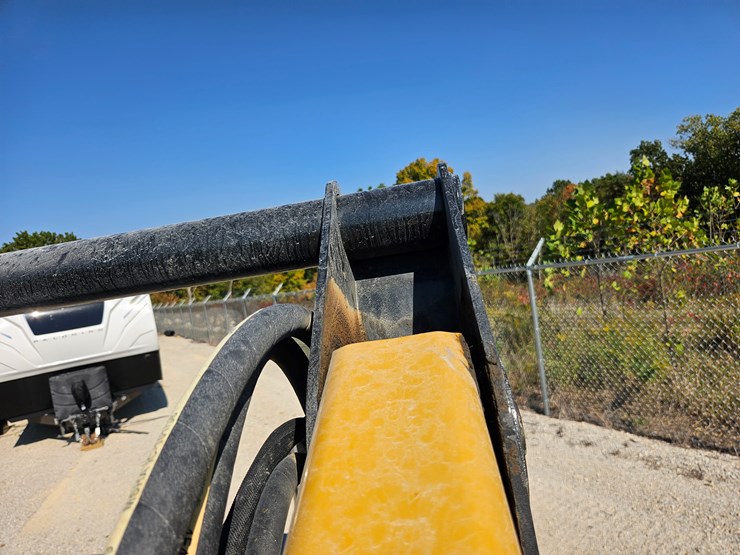 2023-caterpillar-299d3-image-87