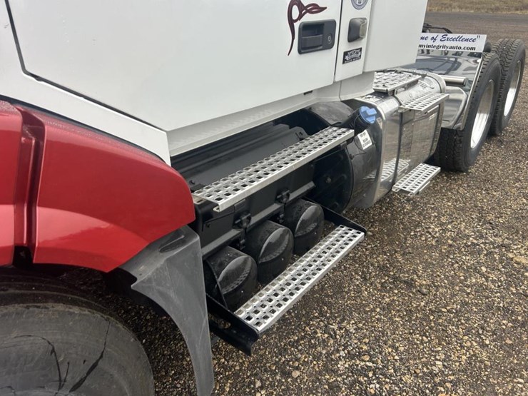 #1676-•-2015-volvo-vnl-day-cab-truck-tractor-image-75