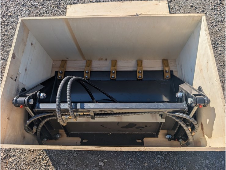 agt-mini-skid-steer-4-in-1-bucket-w/-teeth-40"-image-3