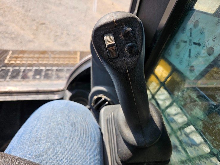 2023-caterpillar-299d3-image-50