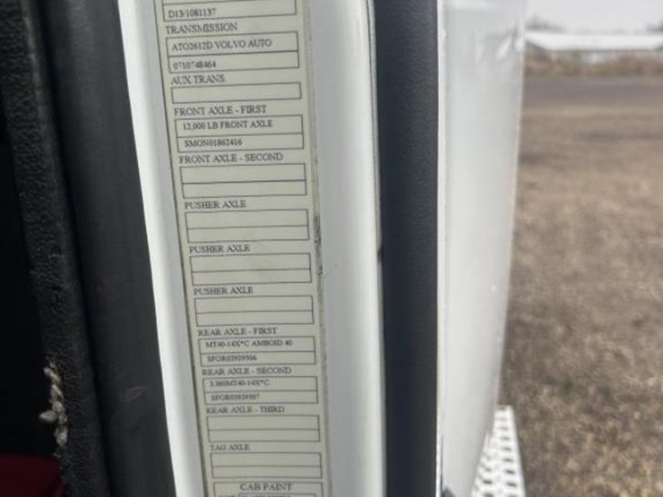 #1676-•-2015-volvo-vnl-day-cab-truck-tractor-image-68