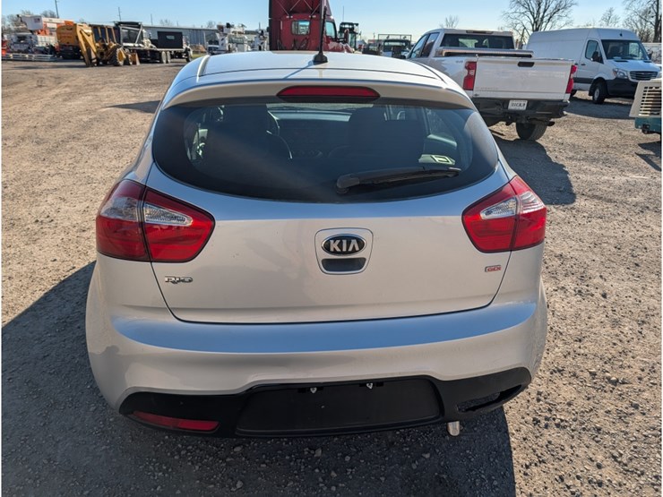 2013-kia-rio-image-7