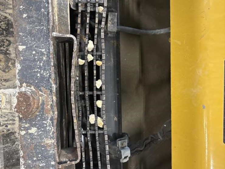 2018-caterpillar-228-image-34