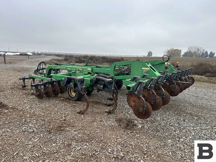 john-deere-2700-image-3