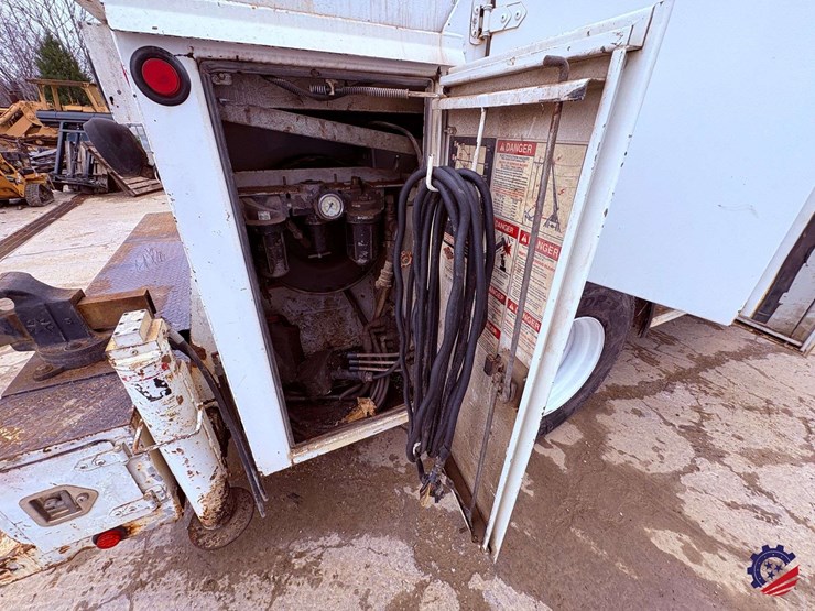 1998-freightliner-fl70-image-40