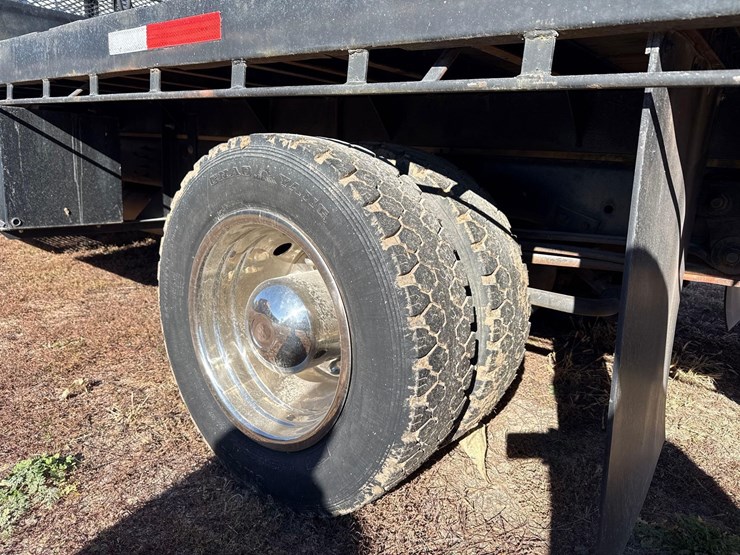 2001-chevy-c6500-truck-image-15