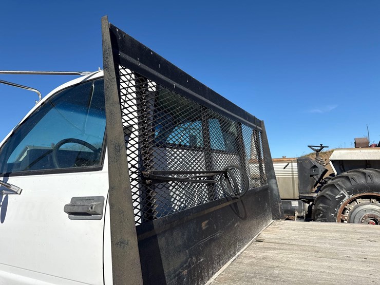 2001-chevy-c6500-truck-image-35